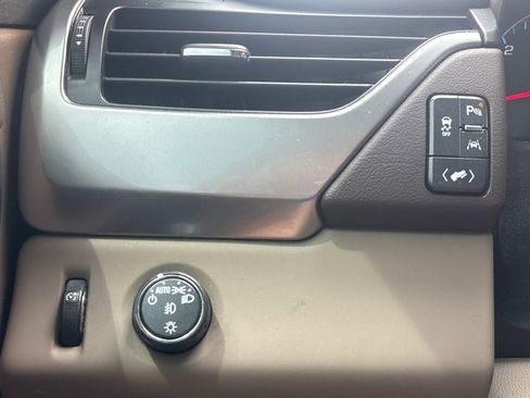 Used 2019 Chevrolet Suburban LT w/ Luxury Package image 23