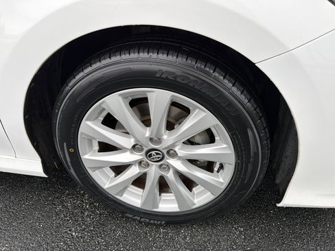 Used 2020 Toyota Camry LE image 12