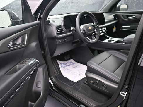 New 2026 Chevrolet Traverse LT w/ Driver Confidence Package AWD/4WD image 9