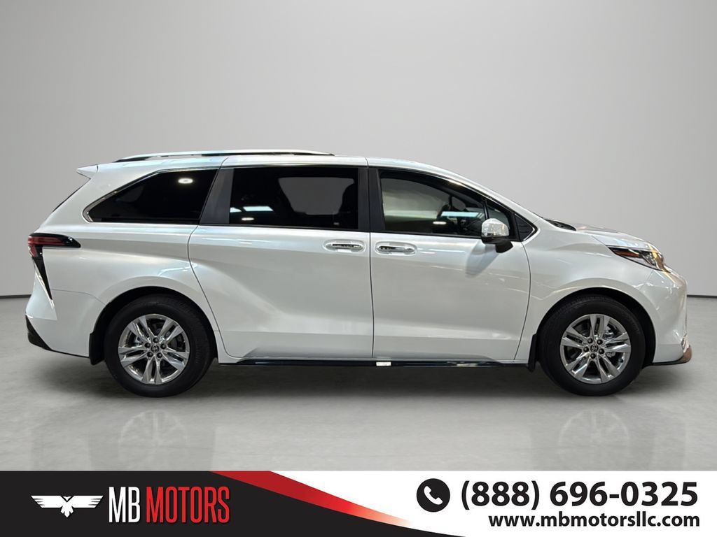 Used 2024 Toyota Sienna Limited AWD/4WD image 5