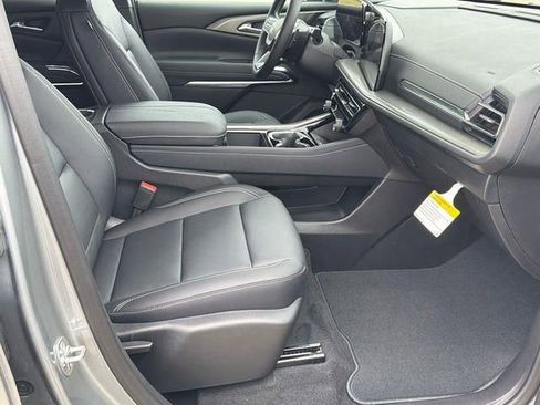 New 2026 Chevrolet Traverse LT w/ Sun and Wheel Package FWD image 13