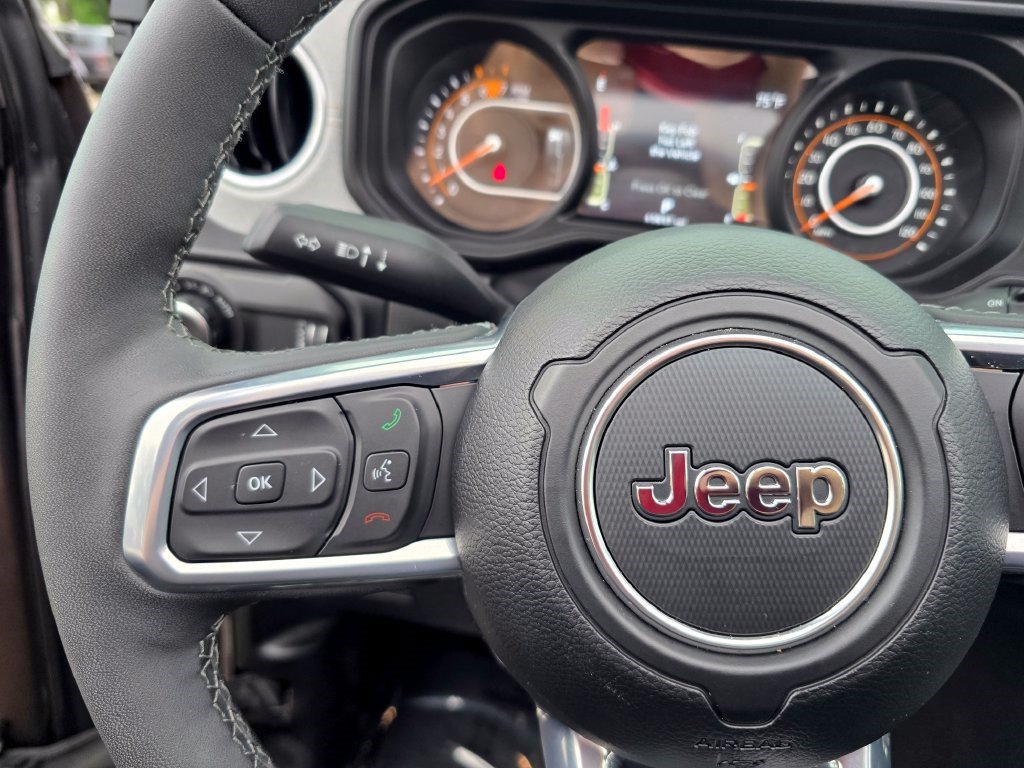 Used 2026 Jeep Wrangler Unlimited Sahara AWD/4WD image 19