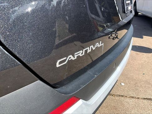 Used 2025 Kia Carnival image 28