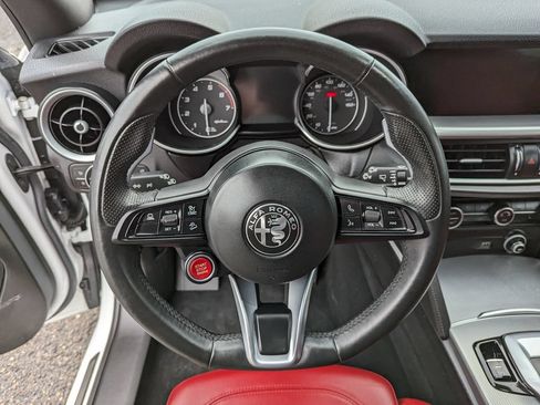 Used 2022 Alfa Romeo Stelvio Veloce AWD/4WD image 15