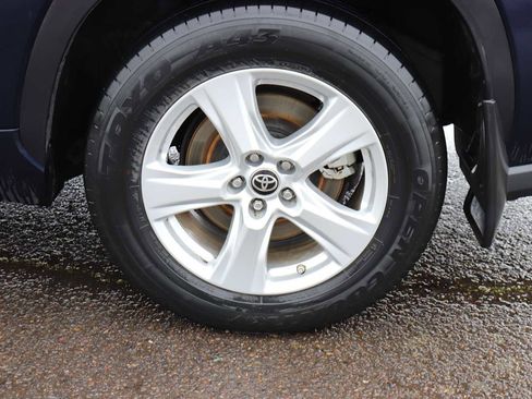 Certified 2021 Toyota Highlander LE image 9