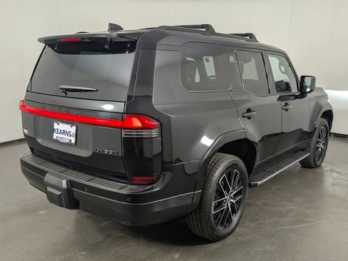 Used 2024 Lexus GX 550 w/ Accessory Package (Z1) image 7