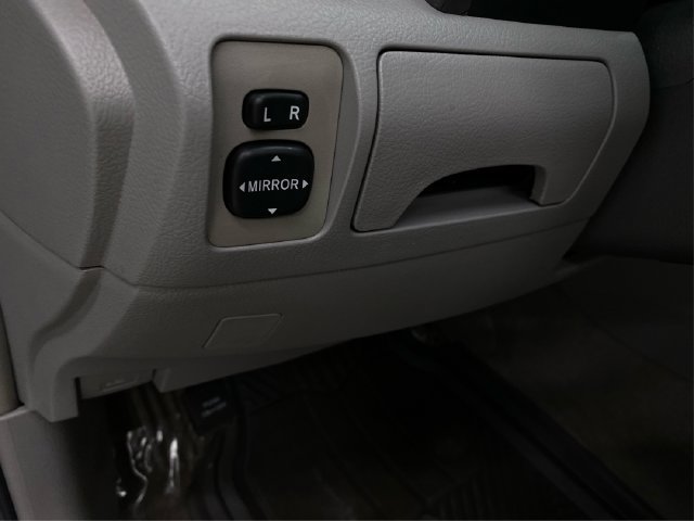 Used 2009 Toyota Camry LE FWD image 23