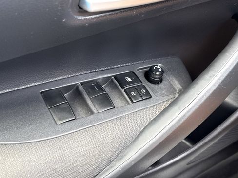 Used 2021 Toyota Corolla LE FWD image 15