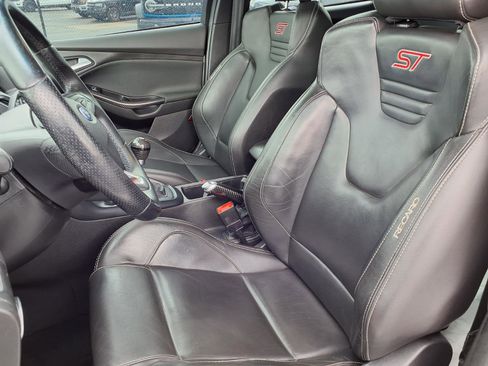 Used 2017 Ford Focus ST w/ Equipment Group 402A FWD image 3
