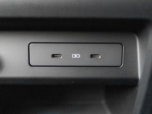 Certified 2025 Porsche Cayenne AWD/4WD image 38