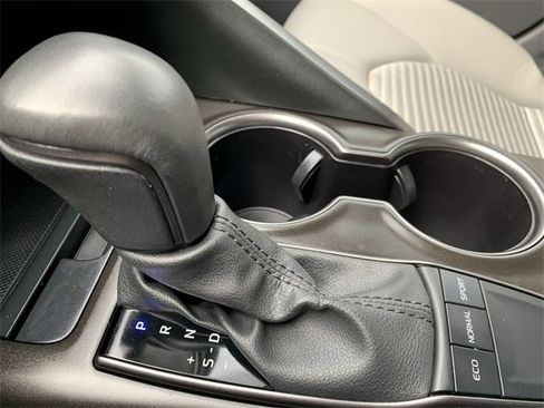 Used 2024 Toyota Camry SE image 25