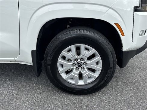 Certified 2024 Nissan Frontier SV w/ SV Convenience Package image 13