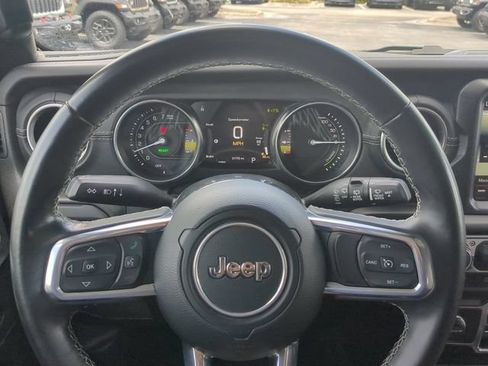 Used 2022 Jeep Wrangler Unlimited Sahara AWD/4WD image 30
