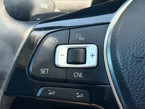 Used 2017 Volkswagen Golf SEL image 32