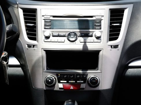 Used 2011 Subaru Outback 2.5i AWD/4WD image 33