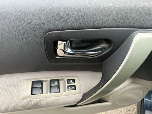 Used 2012 Nissan Rogue SV w/ Premium Pkg image 9