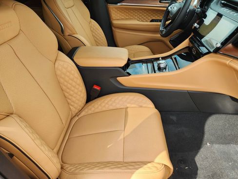 New 2026 Jeep Grand Cherokee Summit image 9