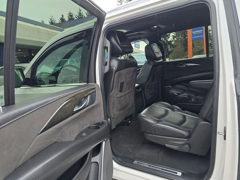 Used 2019 Cadillac Escalade ESV Platinum AWD/4WD image 15