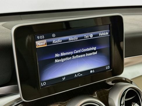 Used 2019 Mercedes-Benz GLC 350e 4MATIC image 13