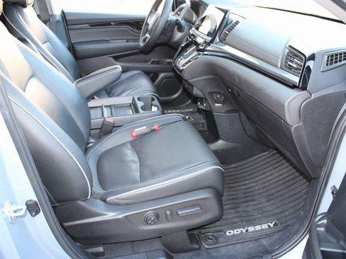 Used 2024 Honda Odyssey Elite image 17
