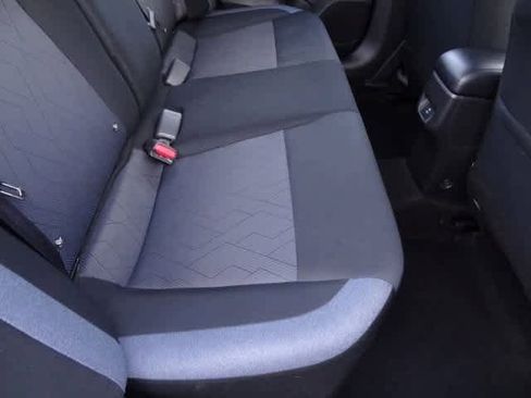 Used 2023 Nissan Versa SV image 9