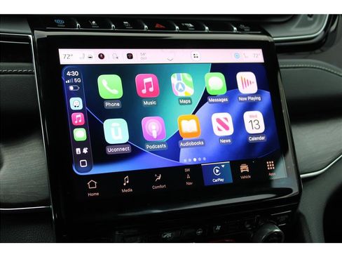 Used 2022 Jeep Grand Cherokee Overland w/ Luxury Tech Group IV AWD/4WD image 24