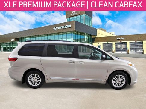 Used 2016 Toyota Sienna XLE Premium FWD image 4