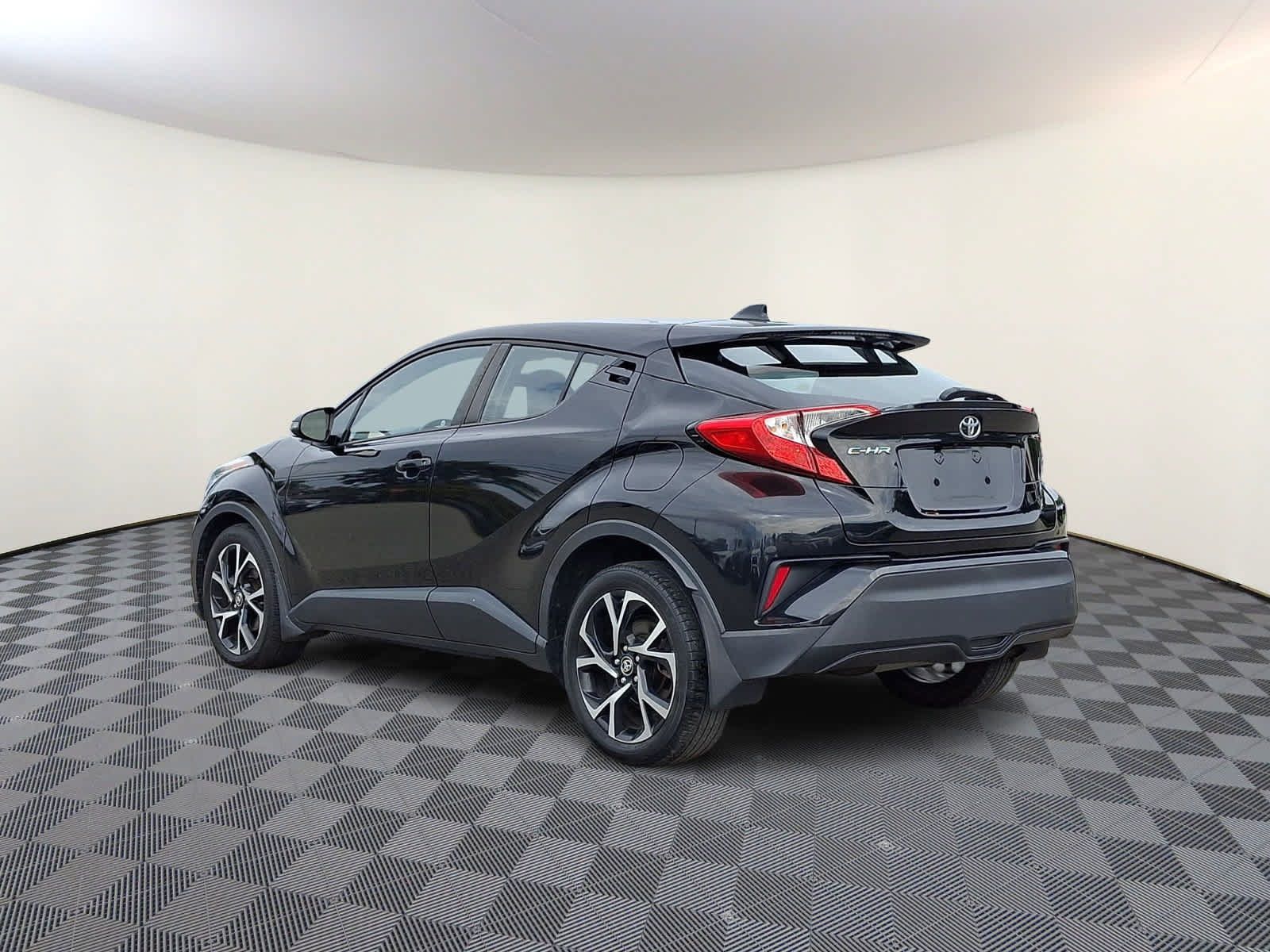 Used 2020 Toyota C-HR XLE FWD image 7