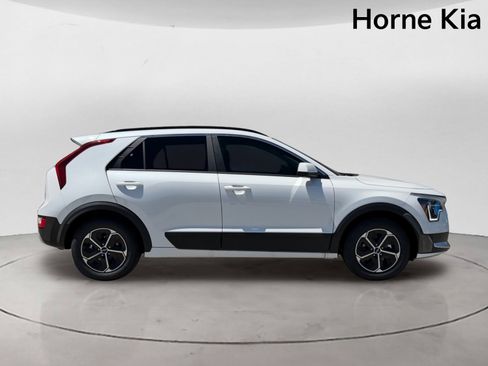 New 2026 Kia Niro LX FWD image 3