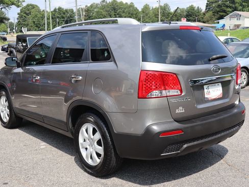 Used 2013 Kia Sorento LX FWD image 4