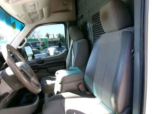 Used 2013 Nissan NV 2500 SV w/ Technology Pkg RWD image 9
