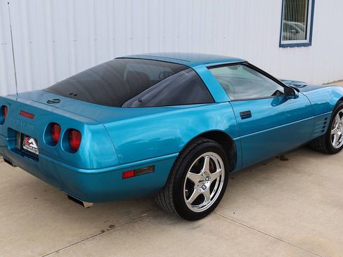 Used 1992 Chevrolet Corvette Coupe image 5