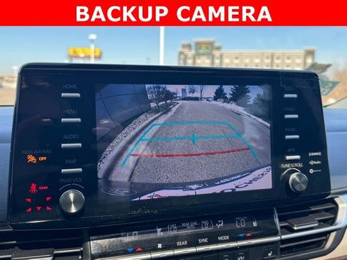 Used 2022 Toyota Sienna XLE image 4