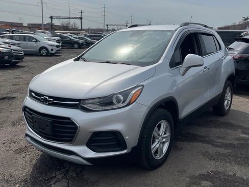 Used 2019 Chevrolet Trax LT w/ LT Convenience Package image 1