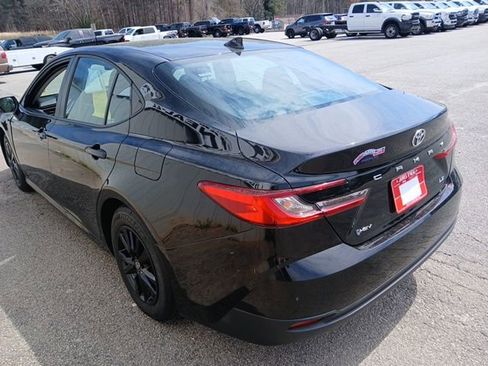 Used 2025 Toyota Camry LE image 7