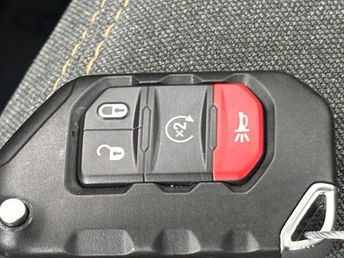 Used 2025 Jeep Wrangler Unlimited Sahara AWD/4WD image 25