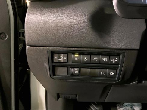 Used 2025 Toyota Tundra Limited AWD/4WD image 34