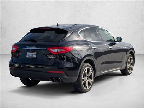 Used 2017 Maserati Levante AWD/4WD image 5