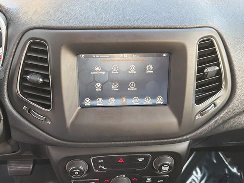 Used 2018 Jeep Compass Latitude w/ Popular Equipment Group FWD image 28