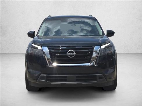 Used 2025 Nissan Pathfinder SV FWD image 2