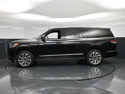 Used 2022 Lincoln Navigator L Reserve AWD/4WD image 9