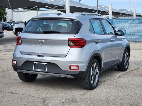 Used 2025 Hyundai Venue SEL FWD image 5
