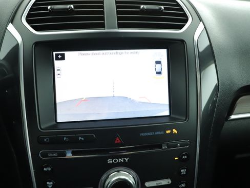 Used 2017 Ford Explorer Limited w/ Equipment Group 301A FWD image 21
