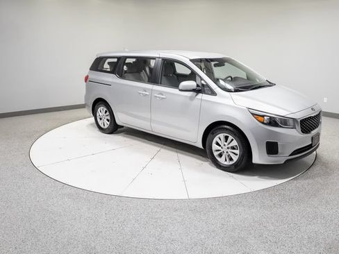 Used 2018 Kia Sedona L FWD image 27