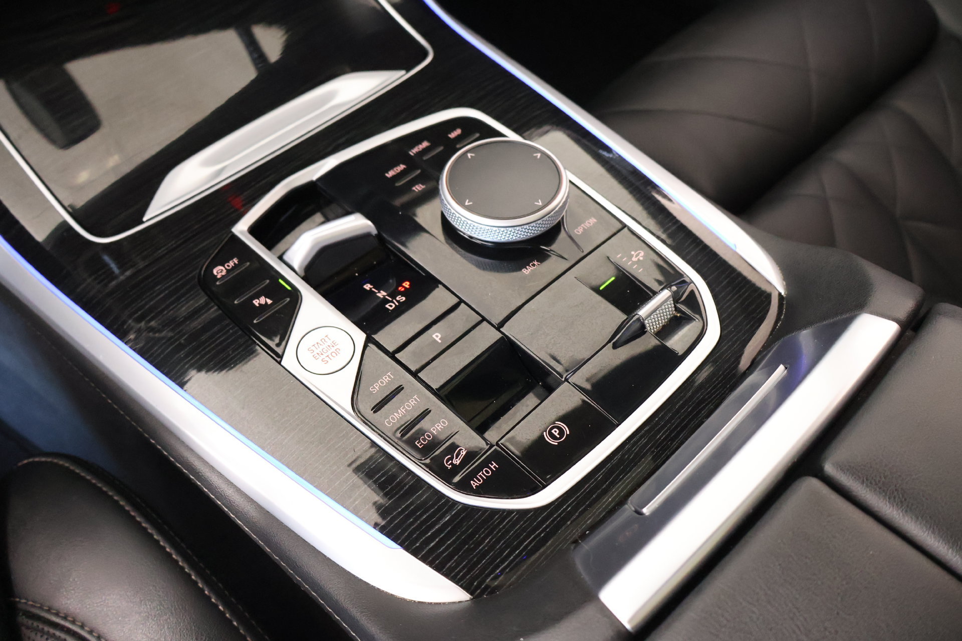 Used 2024 BMW X7 xDrive40i w/ M Sport Package AWD/4WD image 9