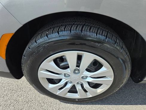 Used 2024 Kia Soul LX FWD image 24