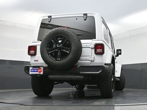 Used 2022 Jeep Wrangler Unlimited Sahara AWD/4WD image 31