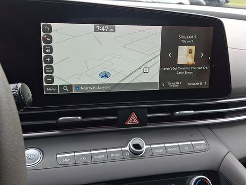 Used 2024 Hyundai Elantra SEL FWD image 17