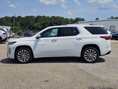 Used 2022 Chevrolet Traverse Premier FWD image 14