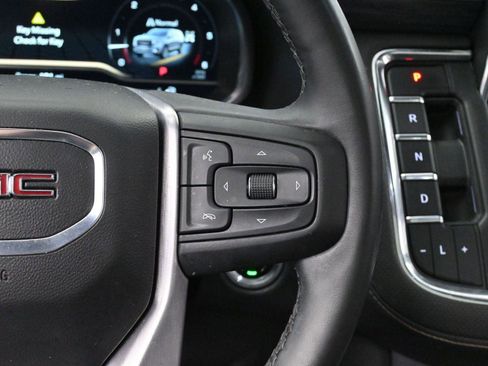 Used 2023 GMC Yukon SLT w/ SLT Premium Package image 16